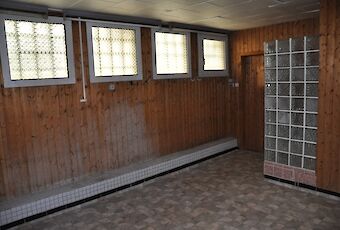 Abstellraum mit Dusche EG