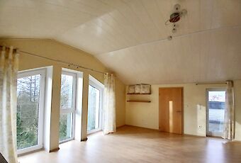 Zimmer DG Ausgang Loggia