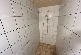 Keller Dusche